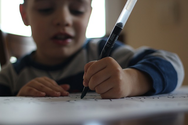 Ako správne zariadiť pracovný stôl pre vašich drobcov